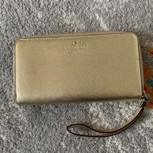 Kate Spade Gold Wristlet ✨